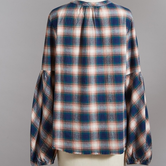 🆕🌿SUNDANCE PLAID TOP🌿 - Picture 2 of 4